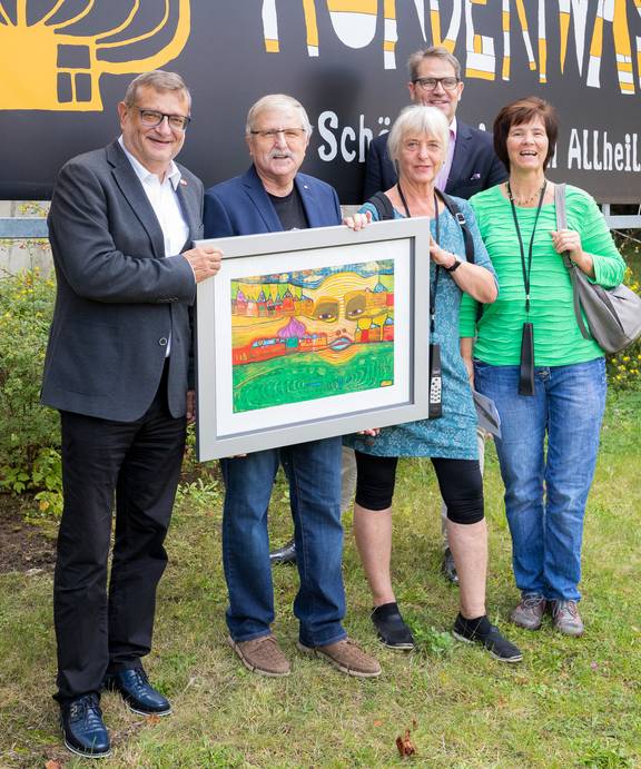 10.000ste Besucherin in der Hundertwasser-Ausstellung © Matthias Eckert, Weimar